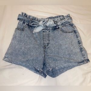 Francesca’s shorts. Size small. Never worn.